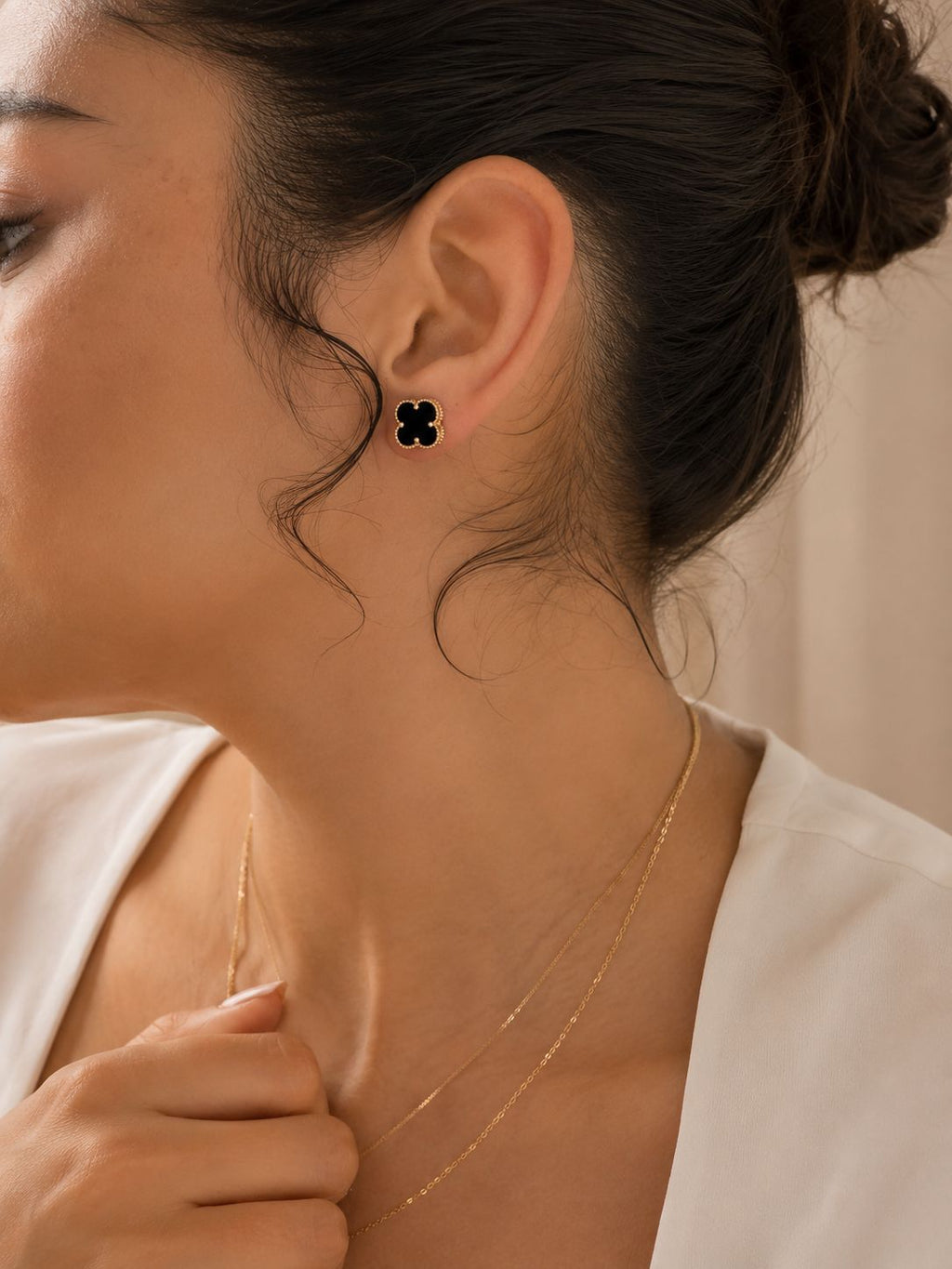 Aretes tipo trebol en oro real 14 k