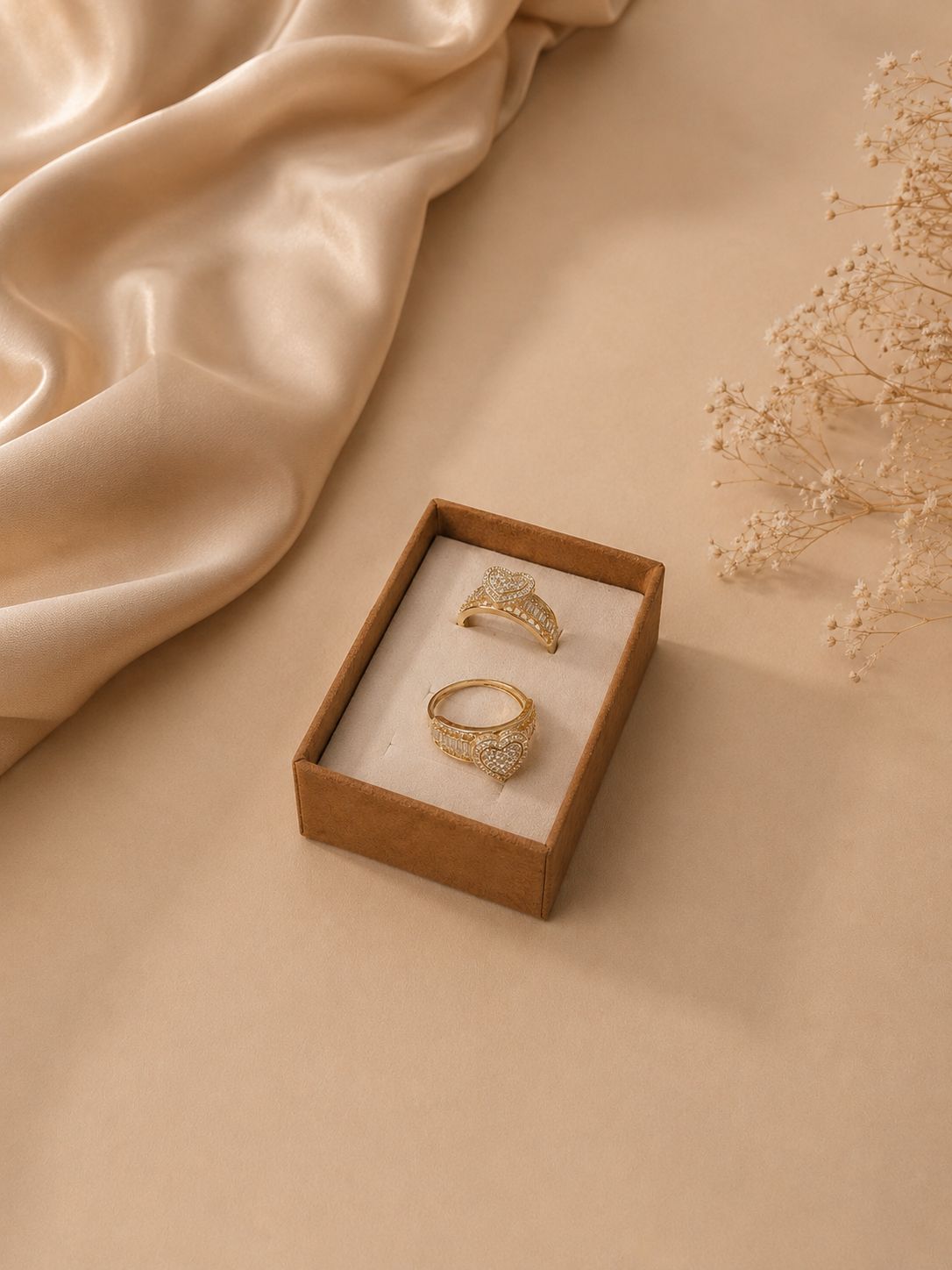 Anillo tipo corazon con pedreria en oro real 14 k