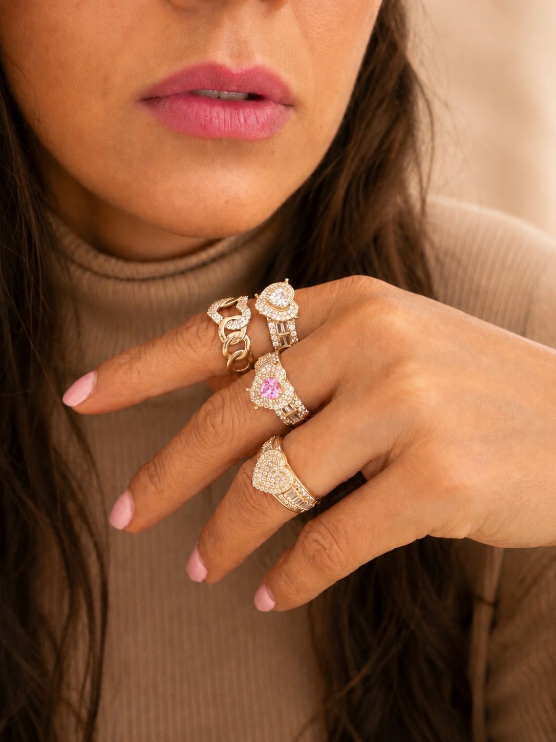 Anillo tipo corazon con pedreria en oro real 14 k