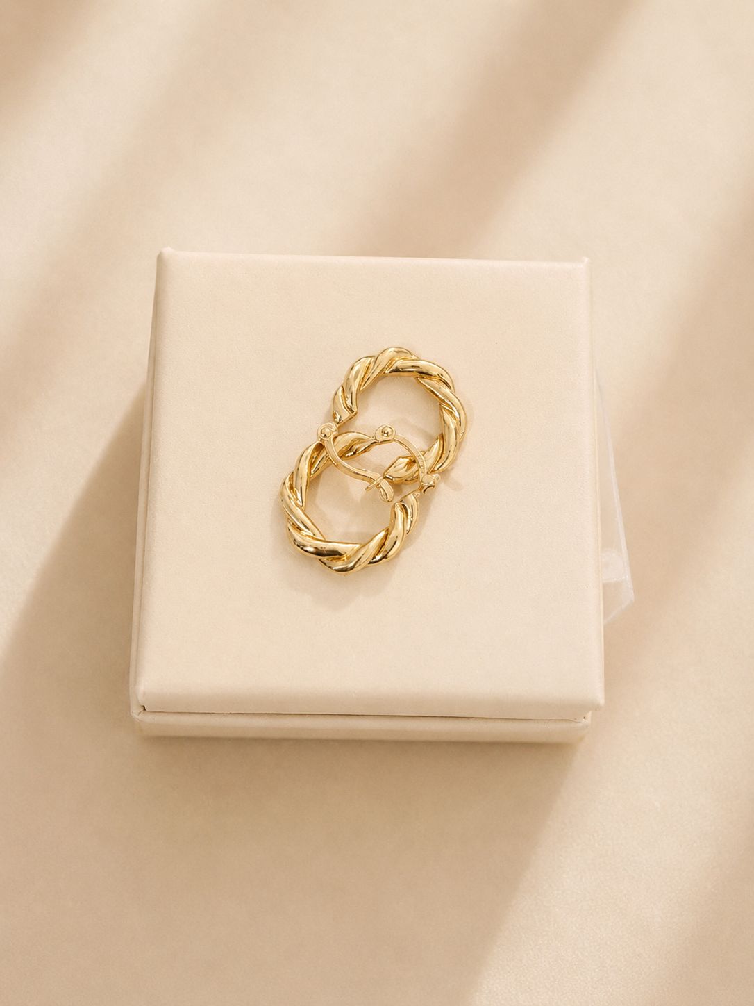 Arracadas trenzadas en oro real 14k