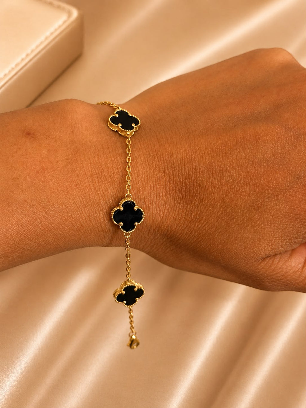 Esclava trebol negro en oro real 14k