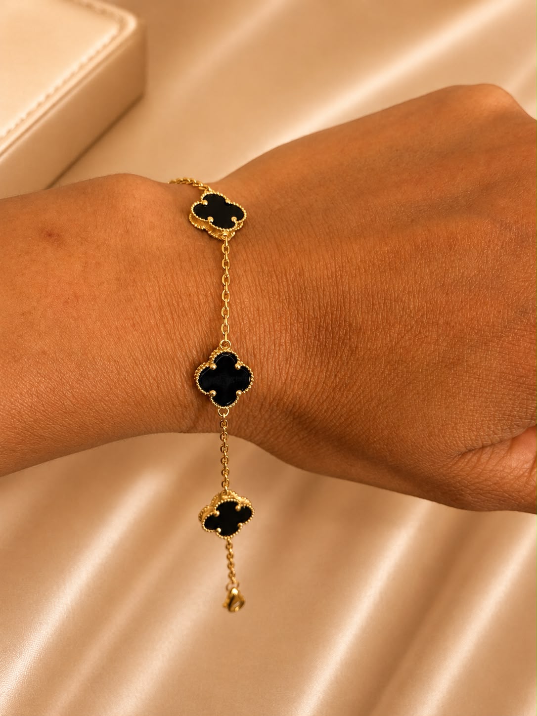 Esclava trebol negro en oro real 14k