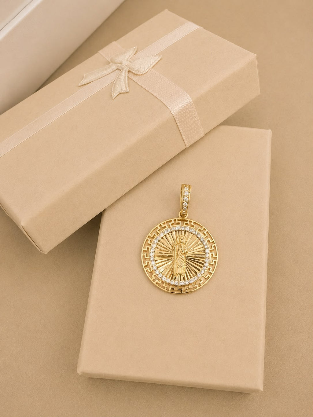 Dije de san Judas Tadeo en oro real 14k