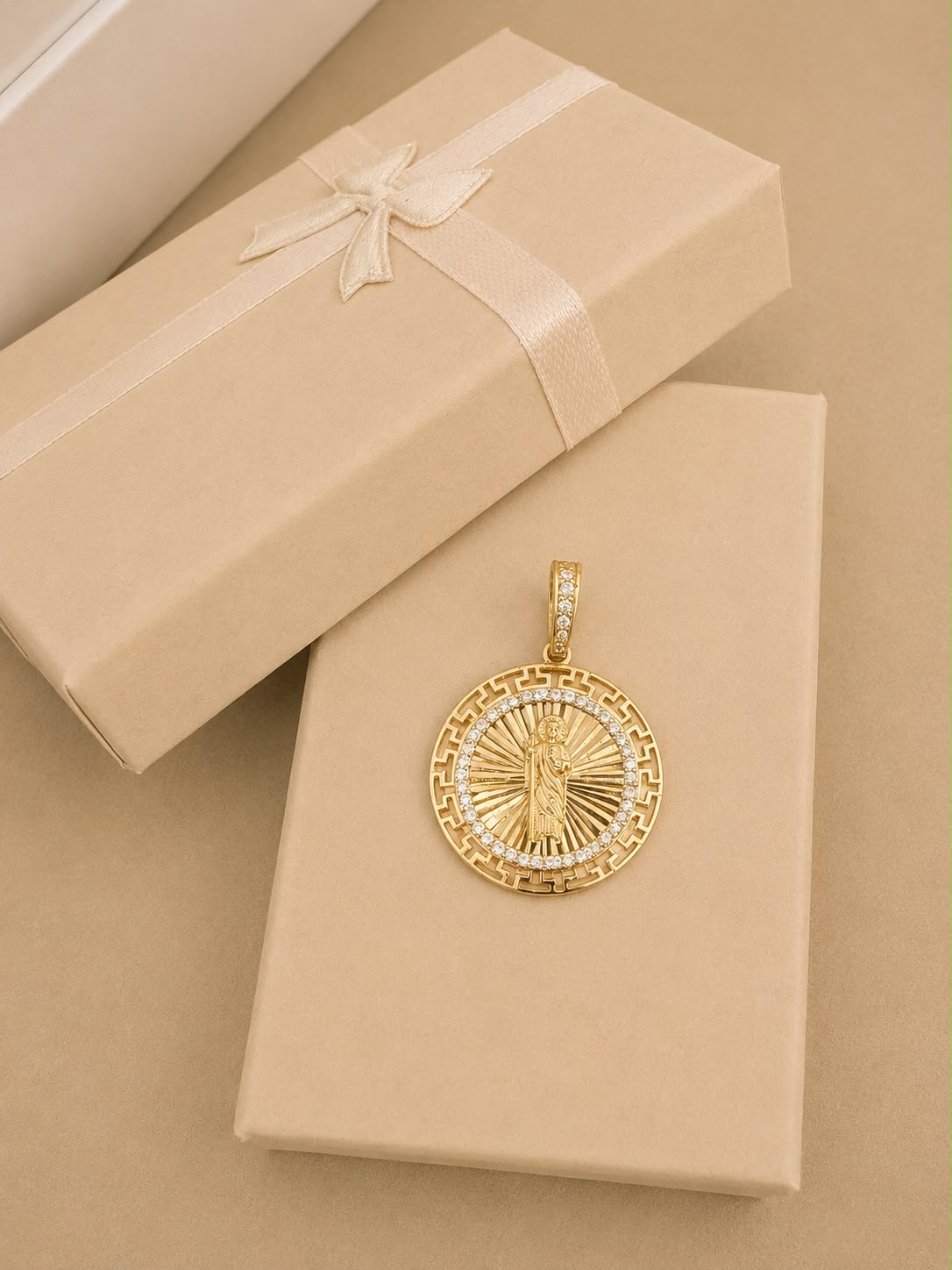 Dije de san Judas Tadeo en oro real 14k