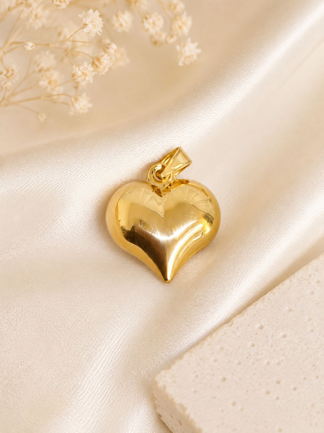 Dije tipo corazon inflado en oro real 14 k