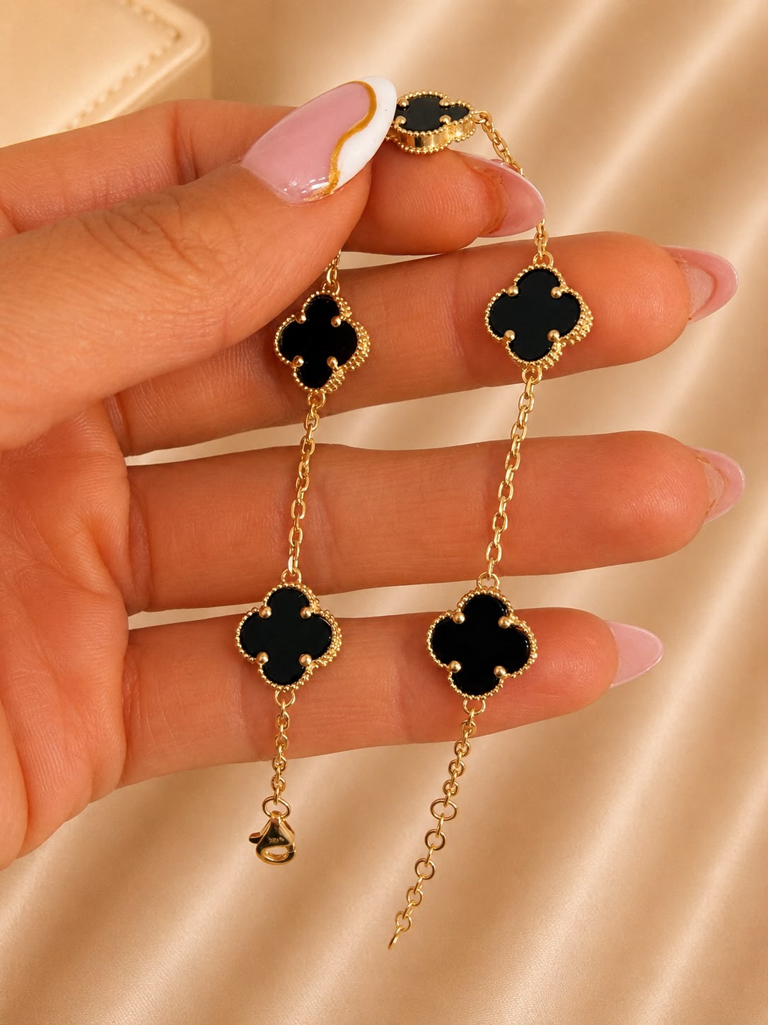 Esclava trebol negro en oro real 14k