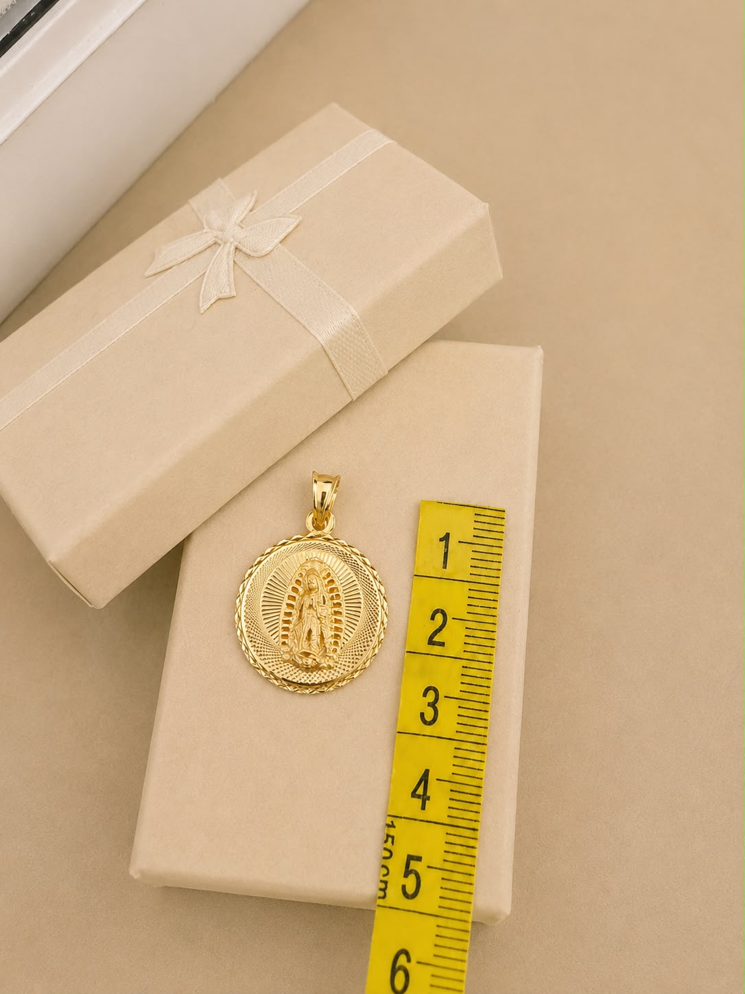 Dije virgen de guadalupe en oro real 14k