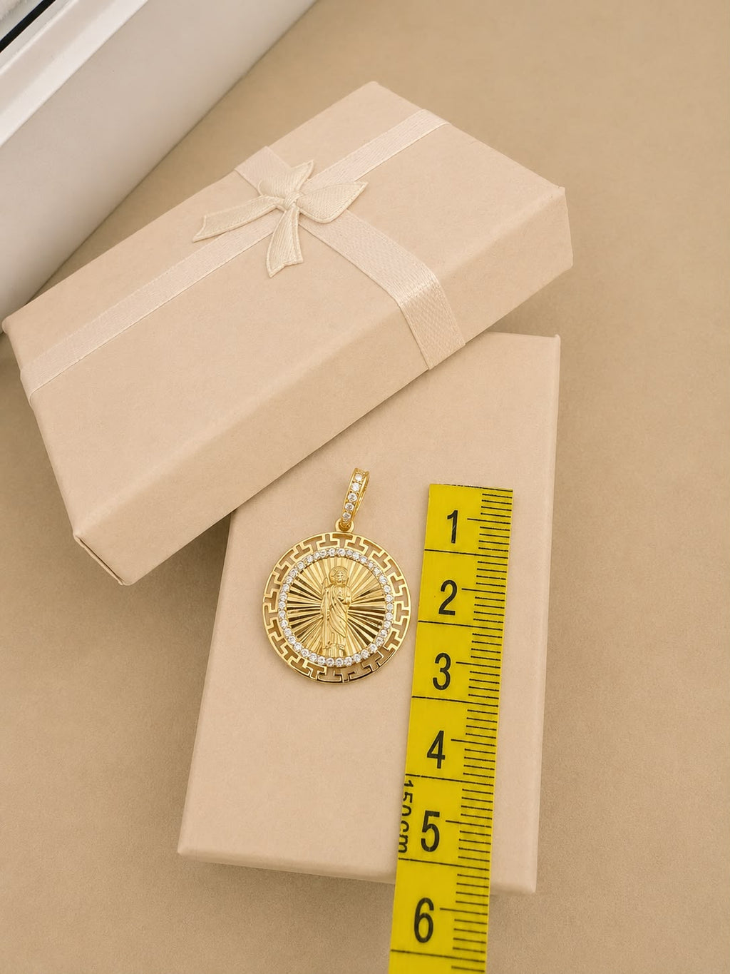 Dije de san Judas Tadeo en oro real 14k