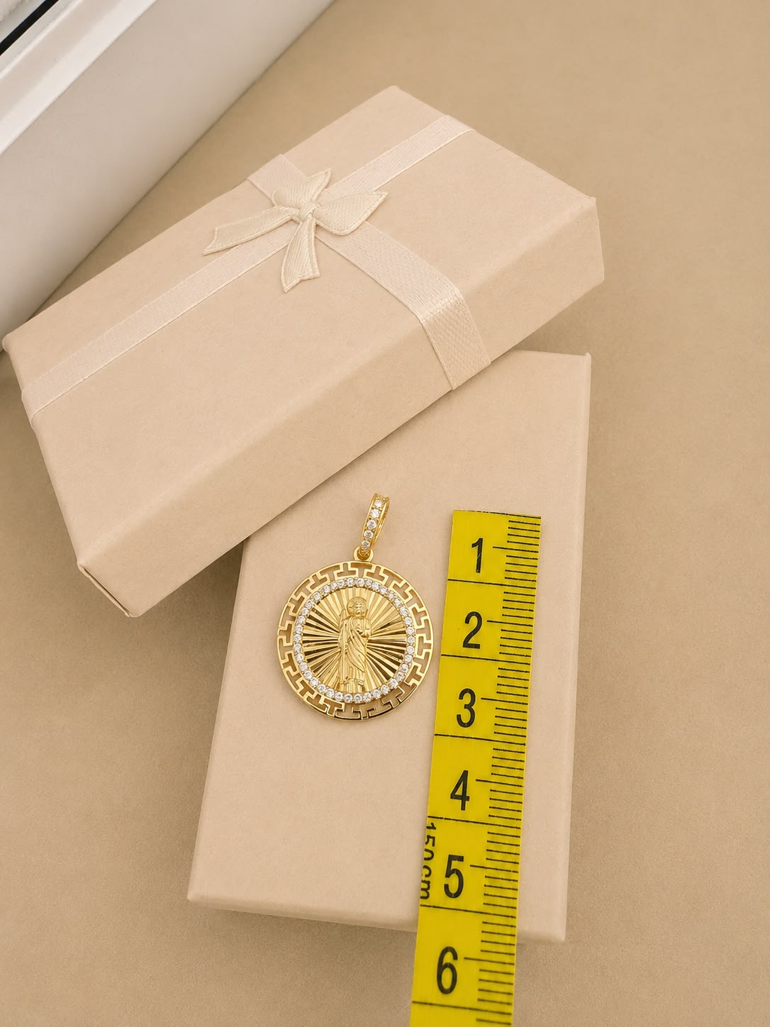 Dije de san Judas Tadeo en oro real 14k