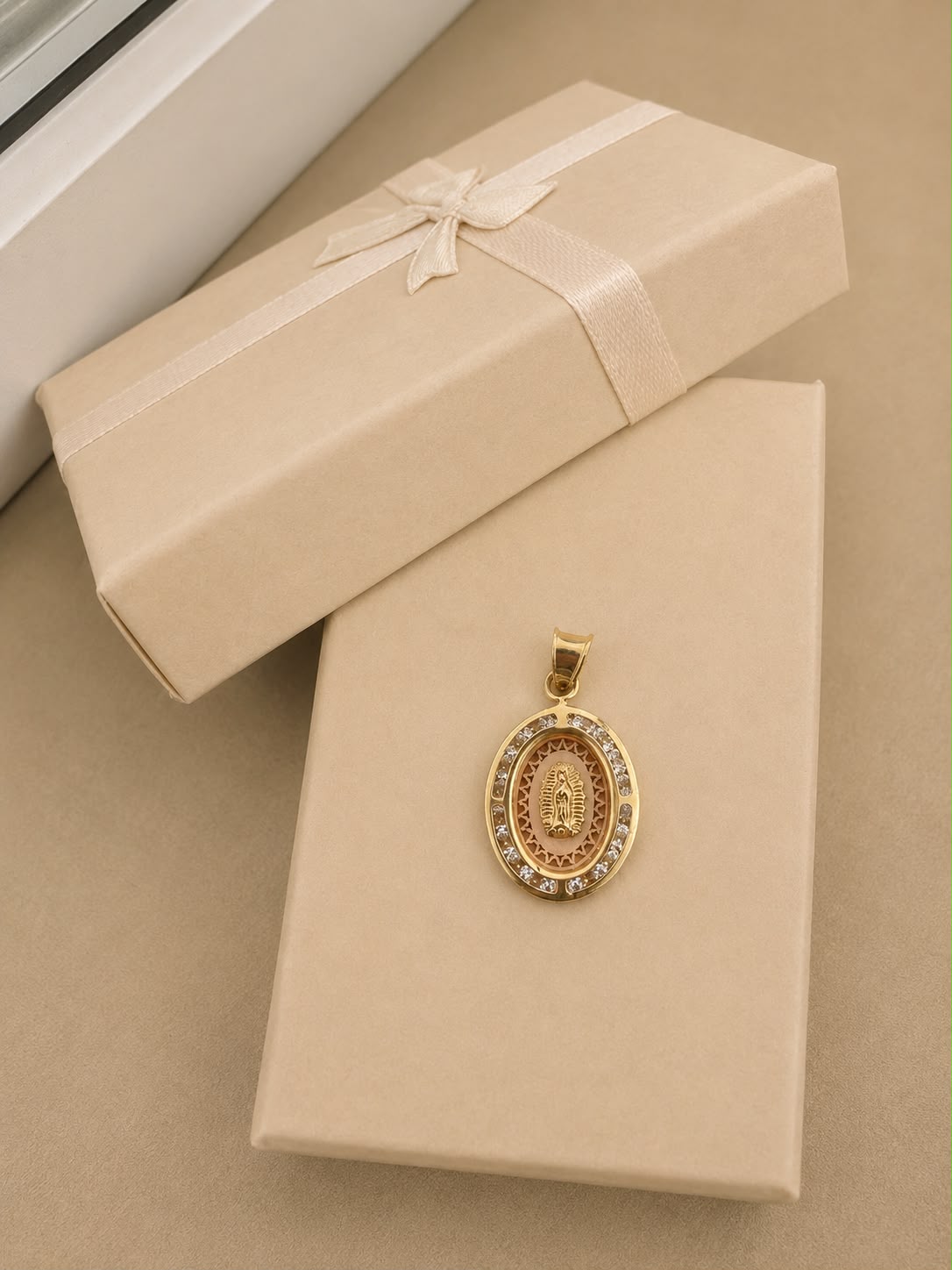 Dije Virgen de Guadalupe 3 oros, oro real 14k