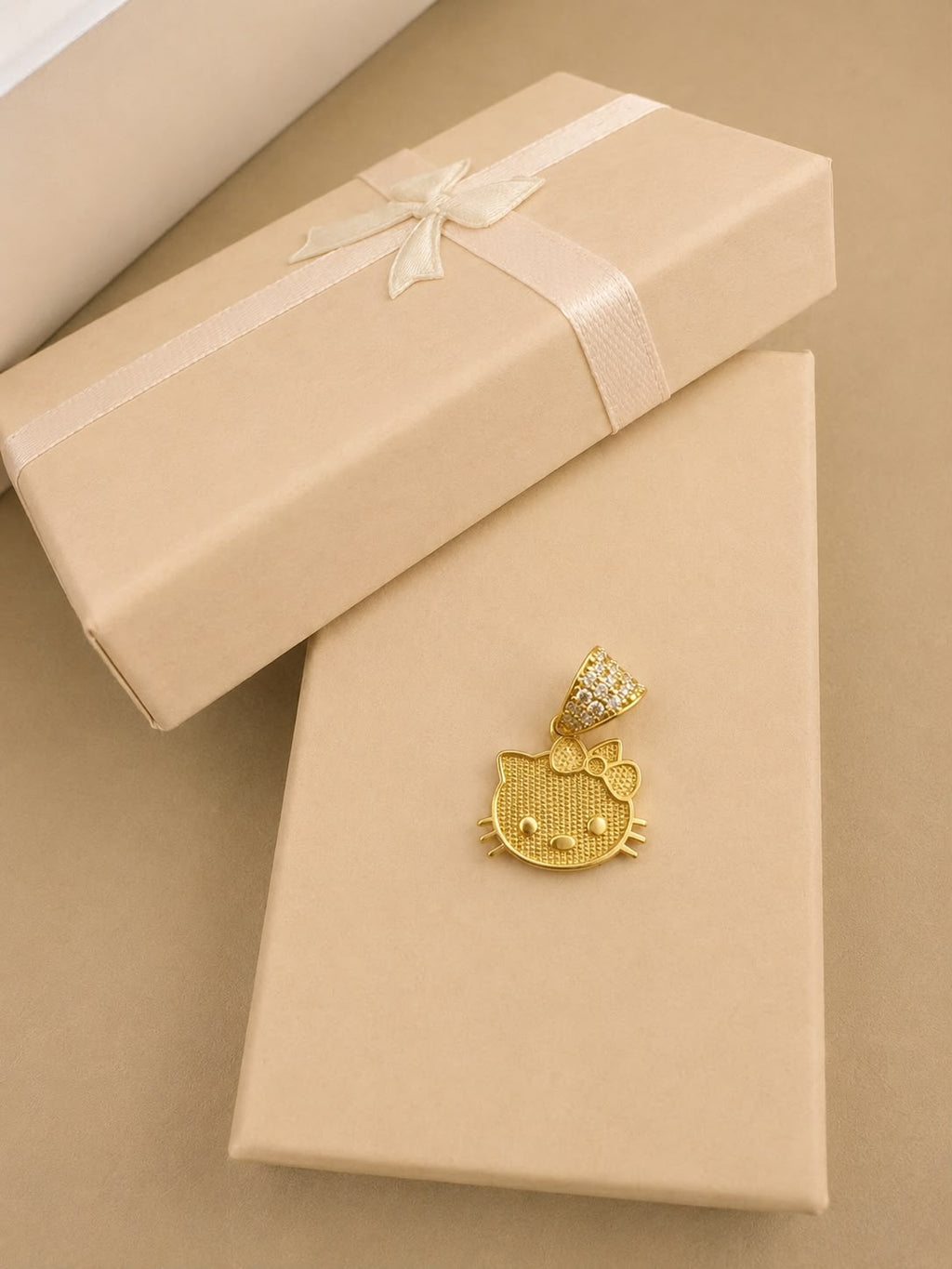 Dije de Hello kitty en oro real 14 k
