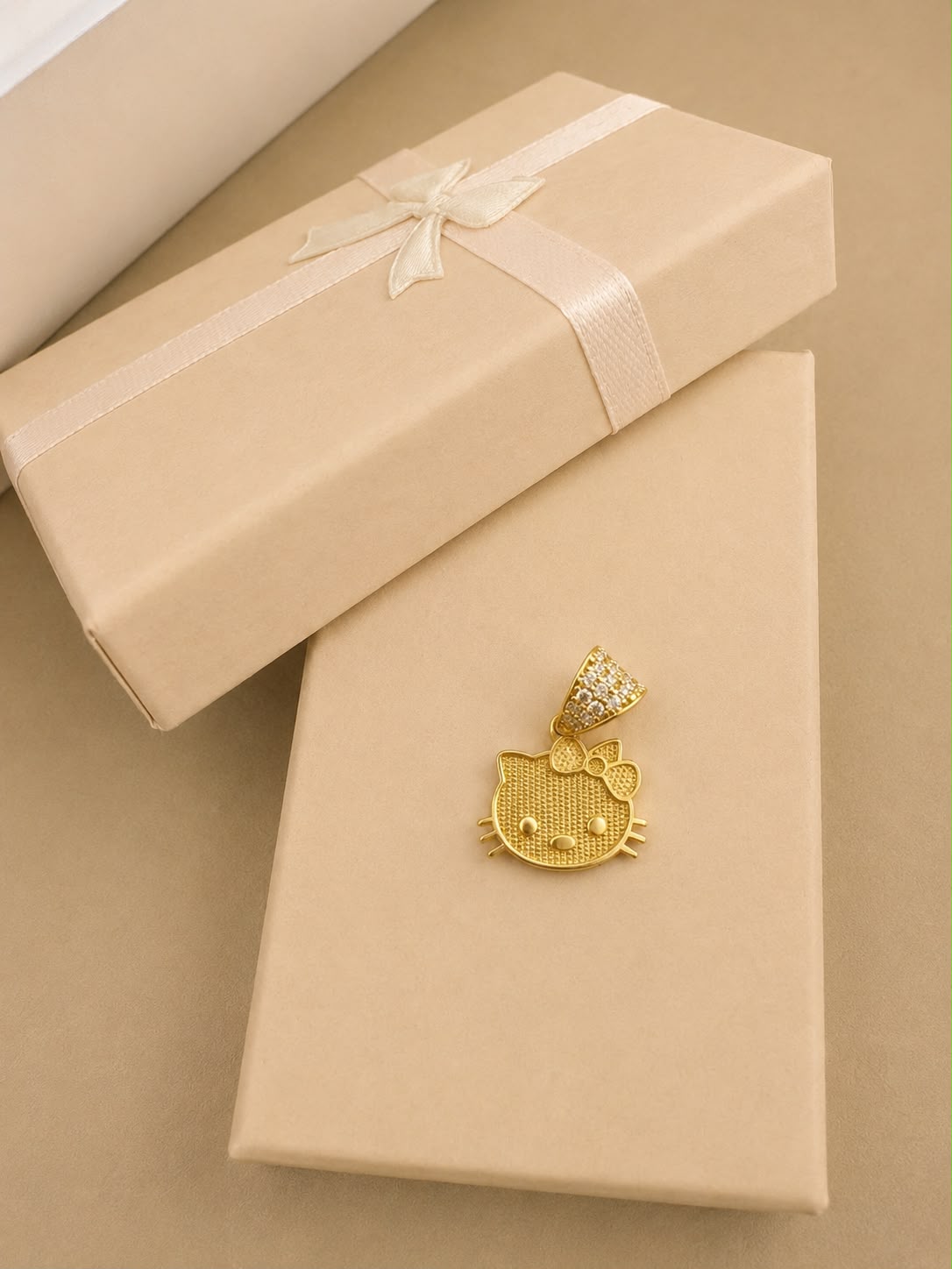Dije de Hello kitty en oro real 14 k