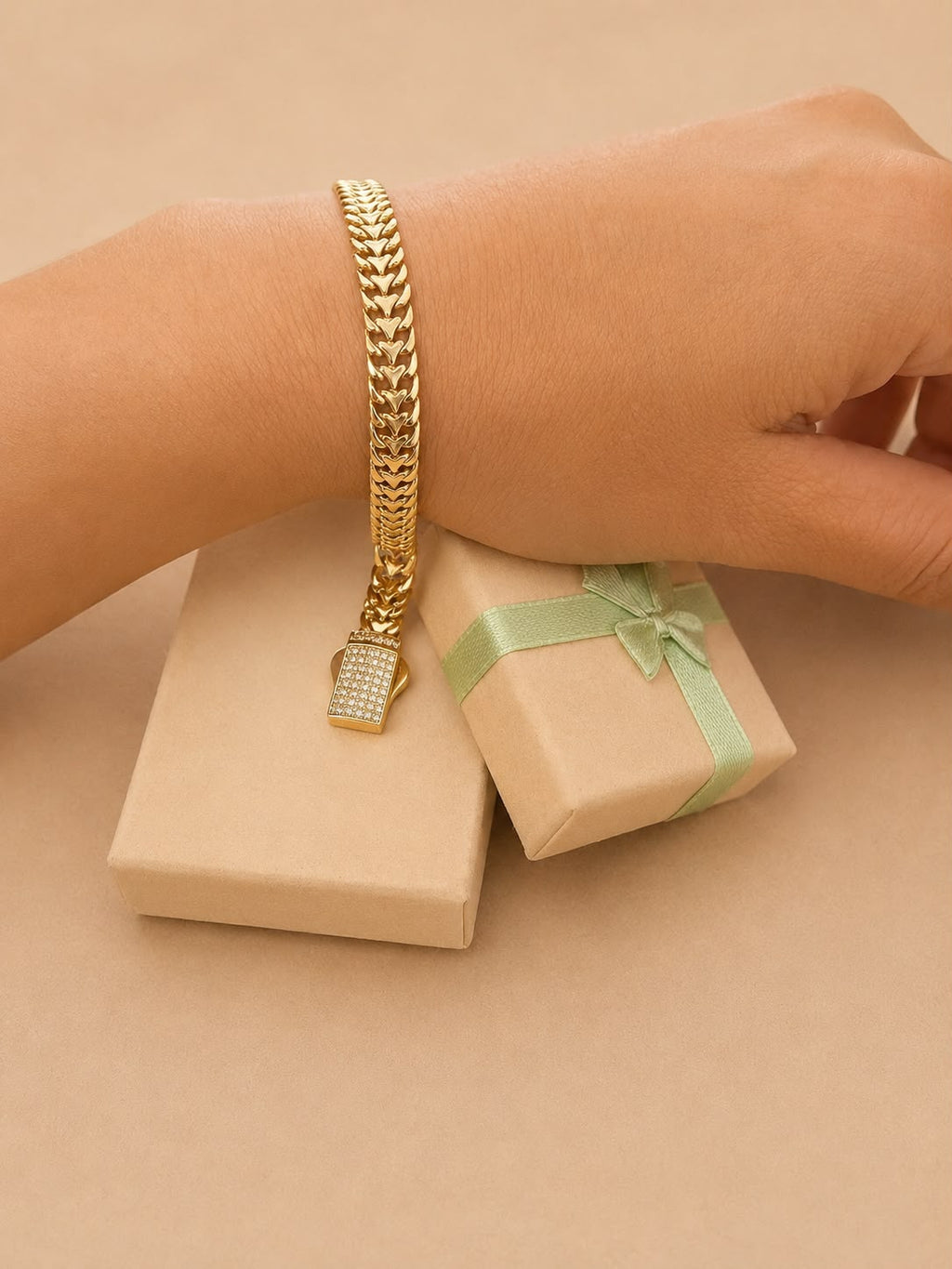 Eclava estilo petatillo en oro real 14k